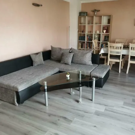 Old Town Apartment *